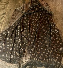 Louis Vuitton beanie & scarf set for Sale in Sunnyvale, CA - OfferUp