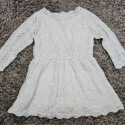 Cat & Jack Baby Girl 18 MONTHS Sleeve Sweater Dress  Cream Gold Accents Knit

Girls 18 month knit dress

Excellent condition,  no flaws 
Off white 
Ca