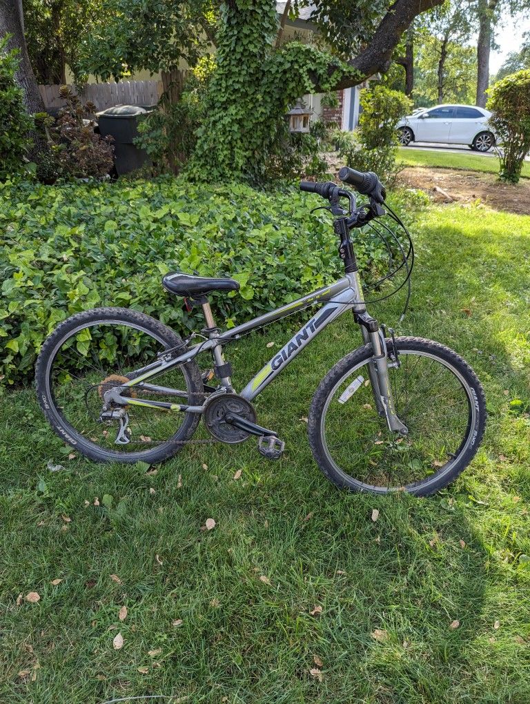 Giant XTC 24" Mountain Bike
