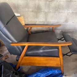 $825 Recliner chair- $REDUCED$ mid century style