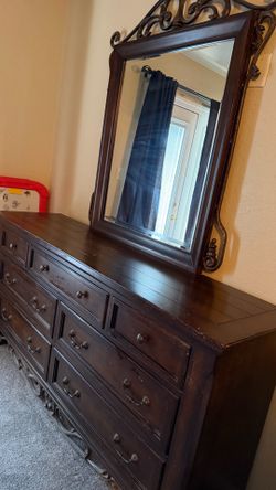 Queen Bedroom Set