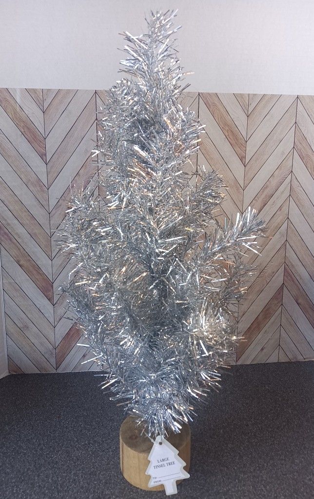 Lot Of NWT Silver Tabletop Christmas Tree & Ornaments ✨$10 For ALL✨