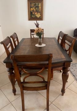 Dining table wood