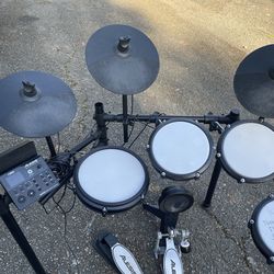 Alesis Nitro Max Electronic Drum Set