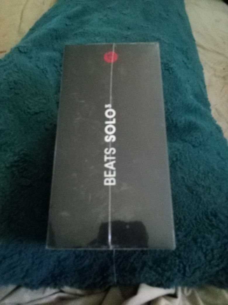 BEATS SOLO 3. Head Phones