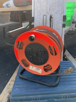 Cord Storage Reel w/4 Outlets & Resettable 15amp Circuit Breaker