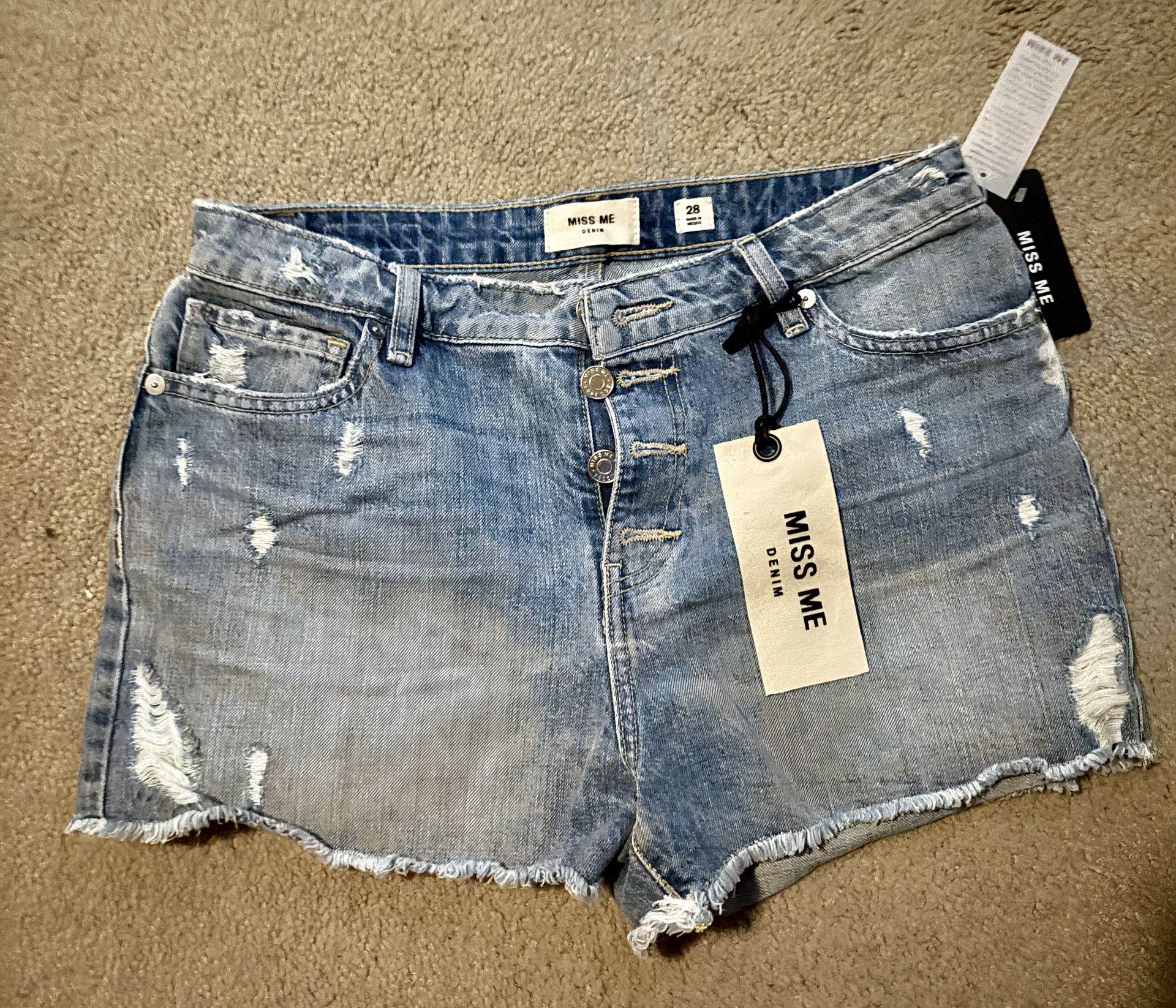 Brand New Miss Me Shorts, Size 28
