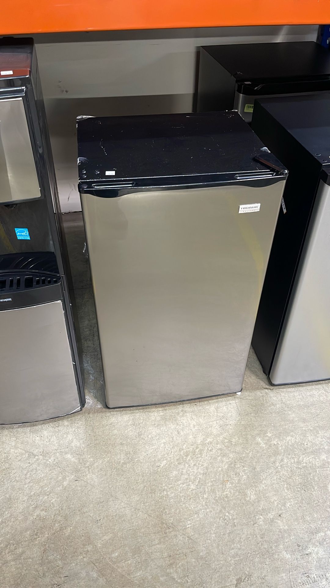 Frigidaire 3.2cf Refrigerator, New, BOOMwarehouse 