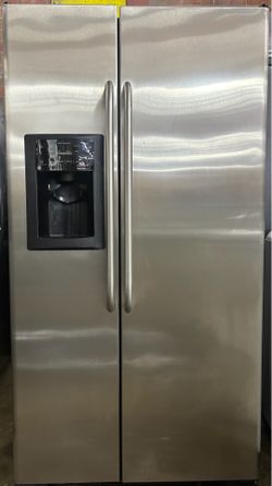 GE Side by Side Refrigerator (36 by 69} We Deliver