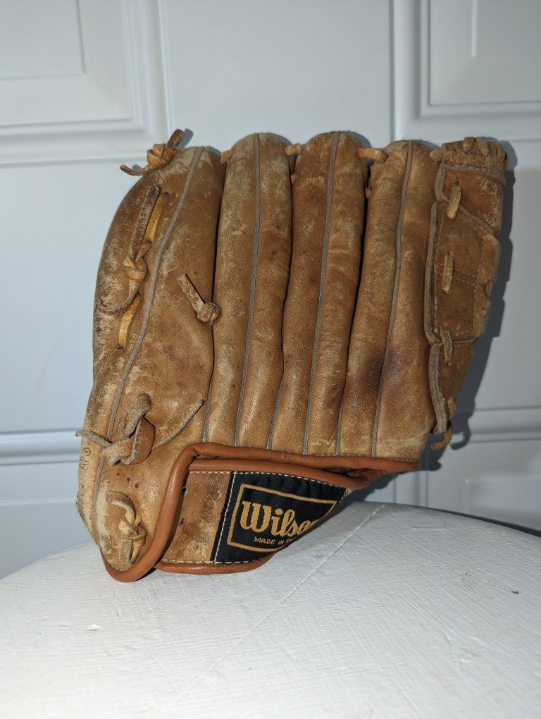 Vintage Wilson FRED LYNN RHT A2154 RHT Right Hand Thrower Glove Baseball Mitt