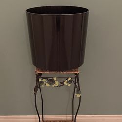 ROUND, VERY LARGE (15" x 15") BLACK PLASTIC PLANTER (stand sold separately) - firm price Thumbnail
