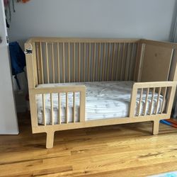 Oeuf Sparrow Crib plus Toddler Bed Conversion Kit+ mattress