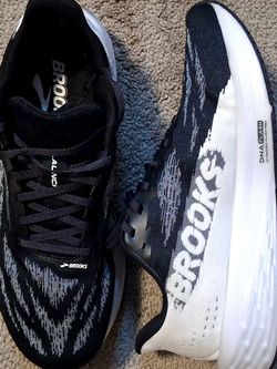Men's Brooks Running Shoes Size 10. $30