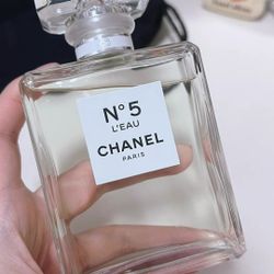 Brand new, unopened Chanel No. 5 perfume spray, 100 milliliters.