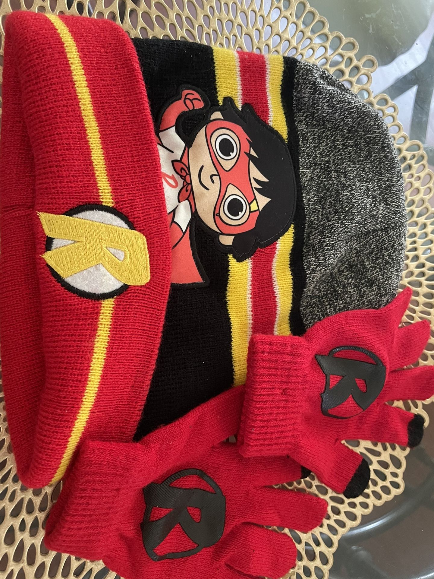 $5 Ryan Beanie & Gloves 