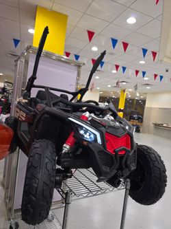 Canam maverick 4x4 leather seats double battery custom made with air tires remote control TV Bluetooth 1 to 10 years 10mph leather seats licensed by C