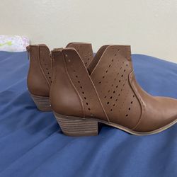 New! Women’s Size 8 Ankle Boots