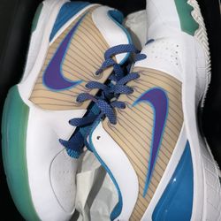 Kobe 4’s (Size 11)