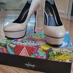 Taylor Says Snakeskin Heels