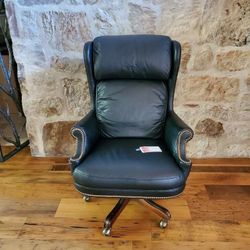 HIGH END LEATHER OFFICE CHAIR