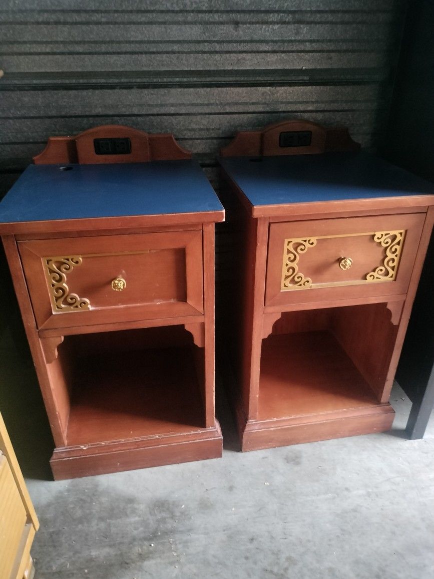 ✨ Pair of Disney Royal Room Nightstands 😍 Functional, Charming & Ready for a New Castle! ✨