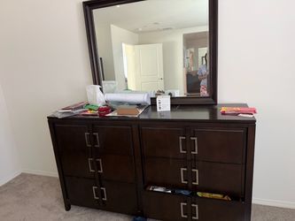 Bedroom furniture set