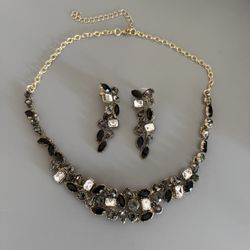 Women’s black and gold jewelry set