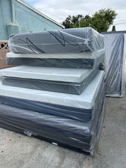 Full Size Memory Foam Mattress 12"    new Mattress in a plastic sealed We offer same Day Delivery