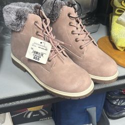 Girls boots