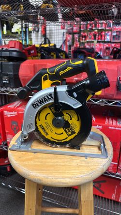 DEWALT 20V MAX Lithium-Ion Cordless 6-1/2 in. Circular Saw (Tool Only)