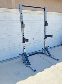 Cap power rack for benching and squats