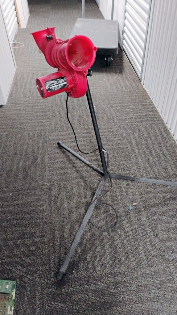 Softball Pitching Machine