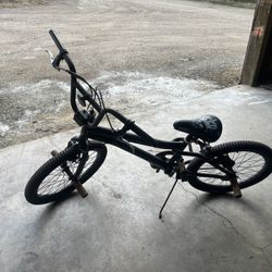  Mongoose Stun 18" Boys BMX Bike