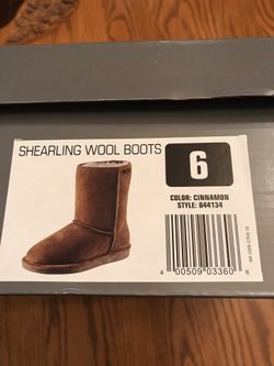 Women’s shearling boots size 6