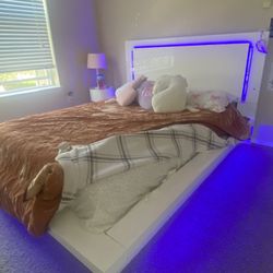 Gorgeous White Bed frame 