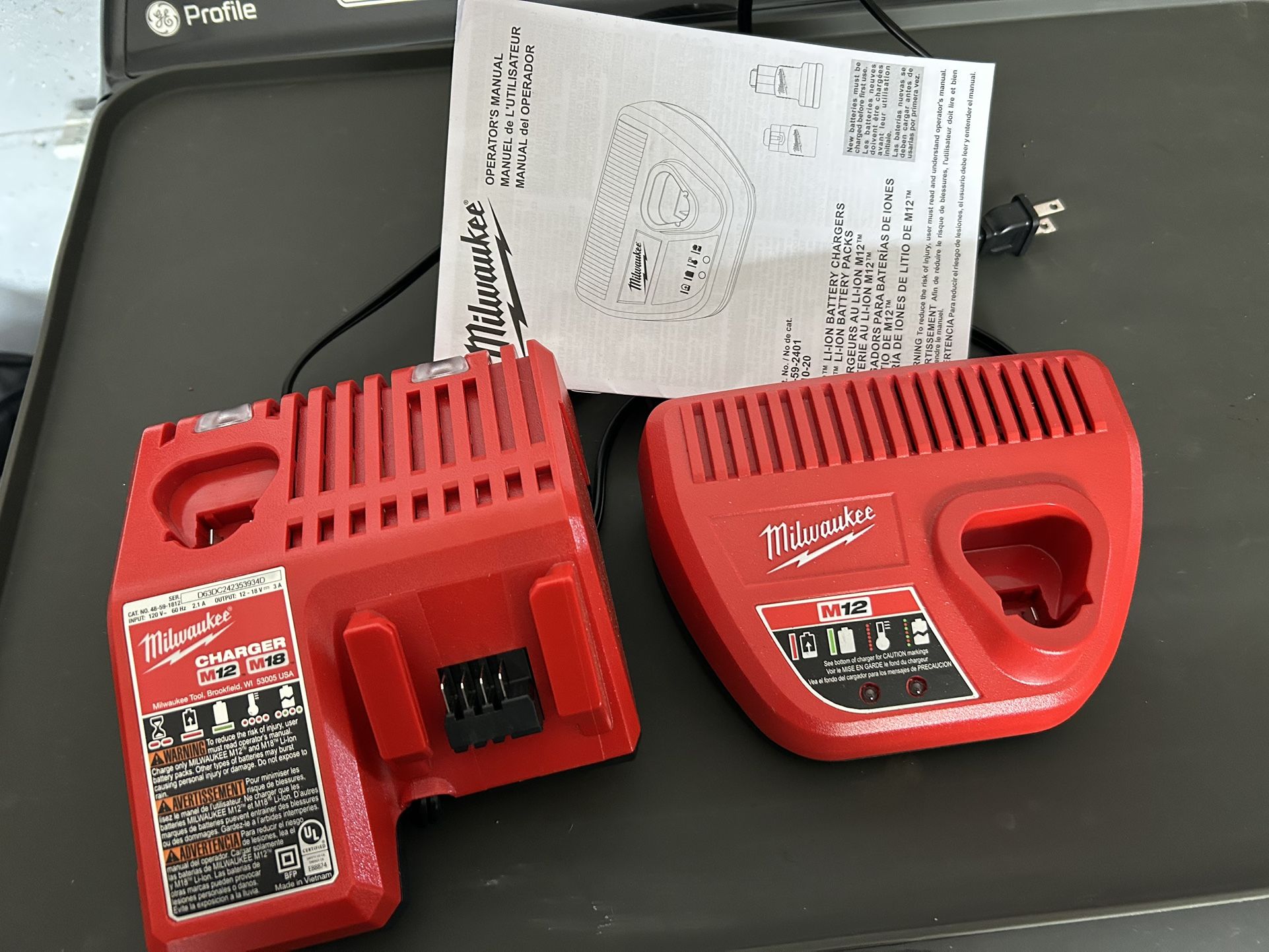 Milwaukee M12 Charger and M12/M/18 combo charger