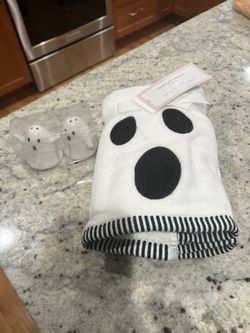 Set Of 2 Ghost Hand Towels And Ghost Salt Pepper
