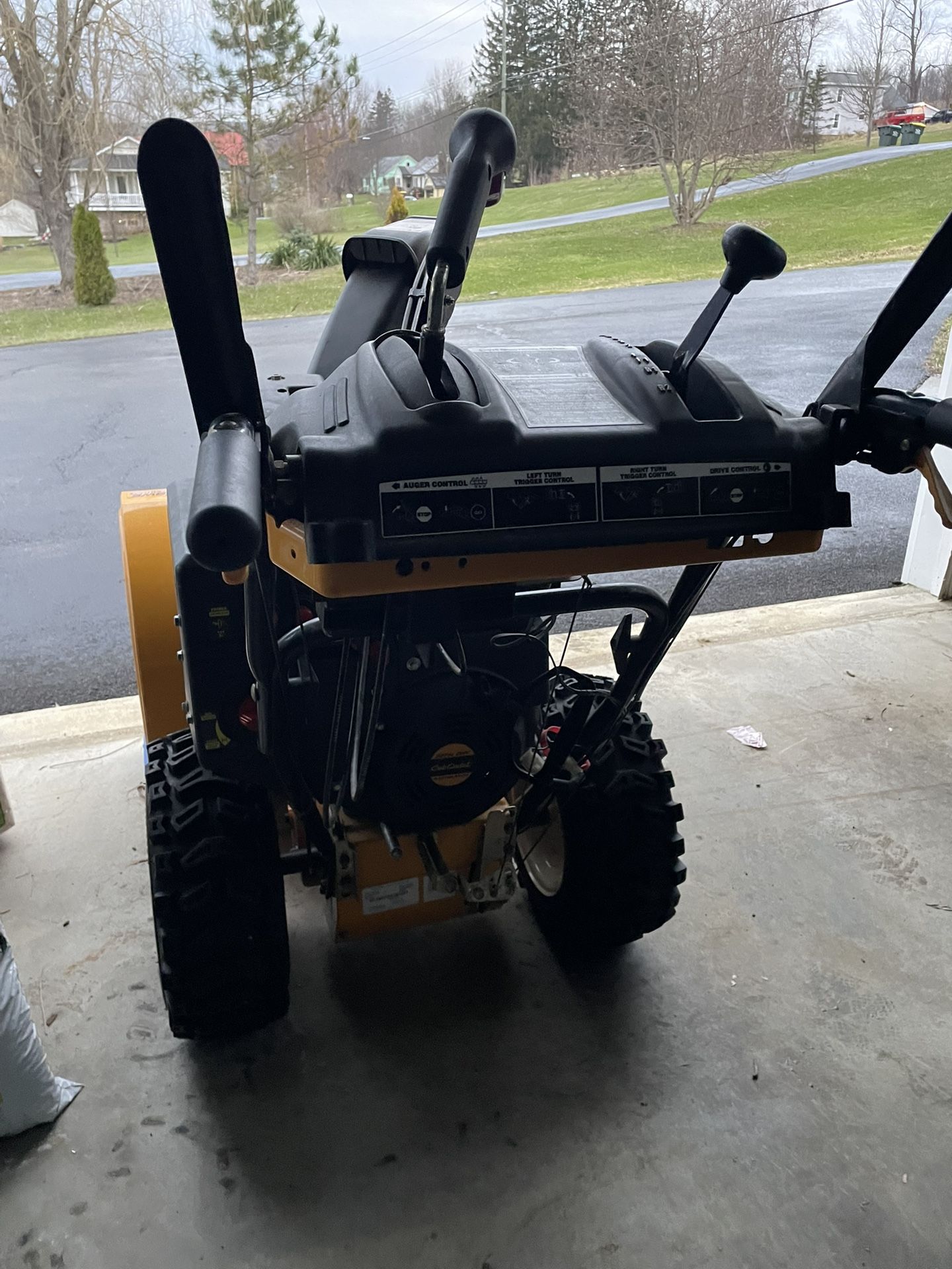 Cub Cadet 2X 528 SWE Snowblower – Excellent Condition – 2011 Model