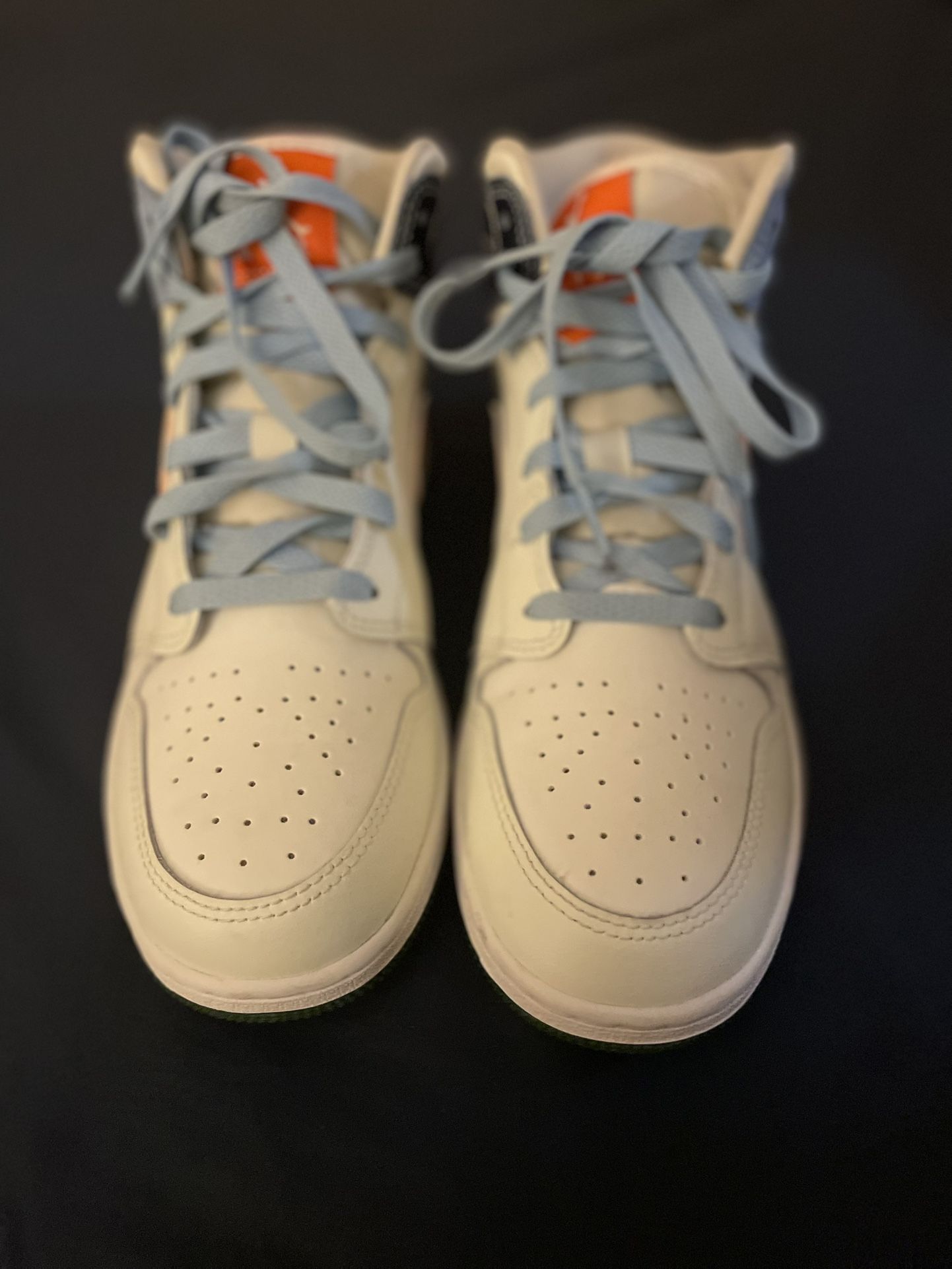 (GS) Jordan 1 SE stitch youth. Brand new, only wore once.