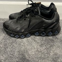 NIKE WOMENS DN8 