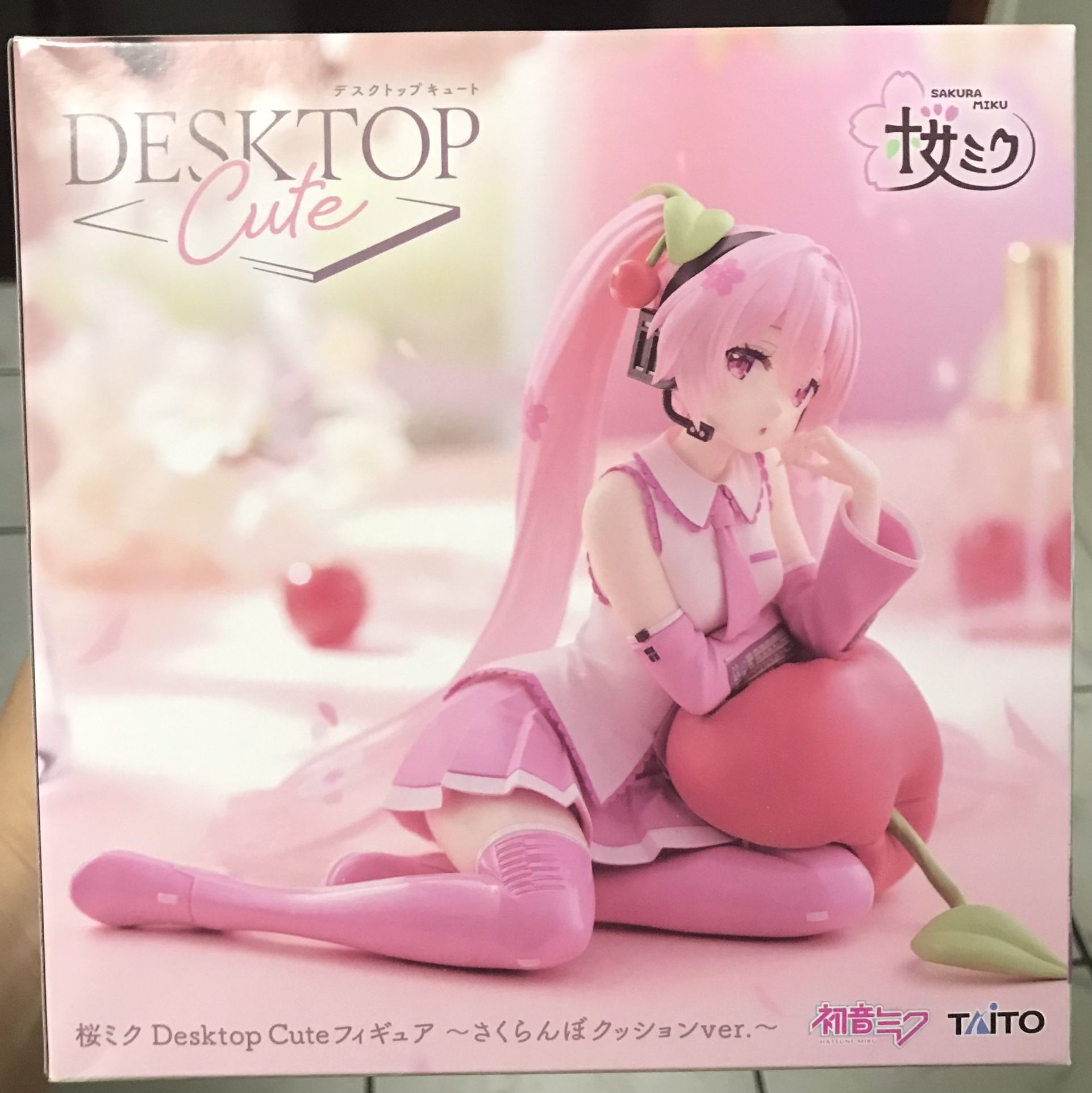 Desktop Cute Sakura Miku Figure
