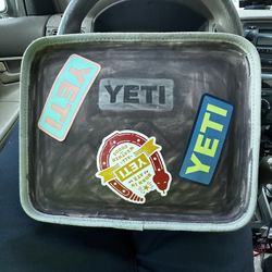 Yeti Day trip Lunch Box