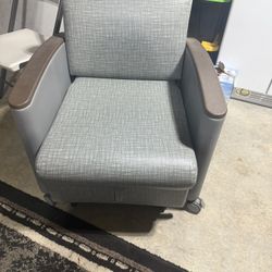 Pull Out Lounge Chair