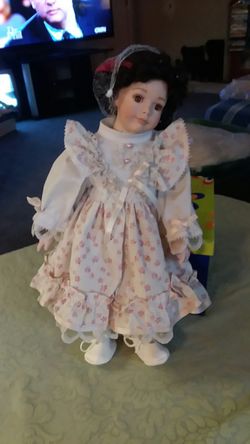 Musical porcelain doll plays fray jacque dorme voi very pretty doll 1995