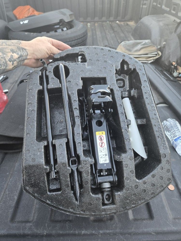 2015 JEEP GRAND CHEROKEE JACK KIT