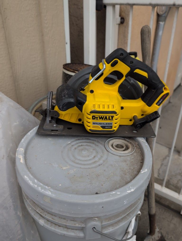 DeWalt Circular Saw 60v Brushless