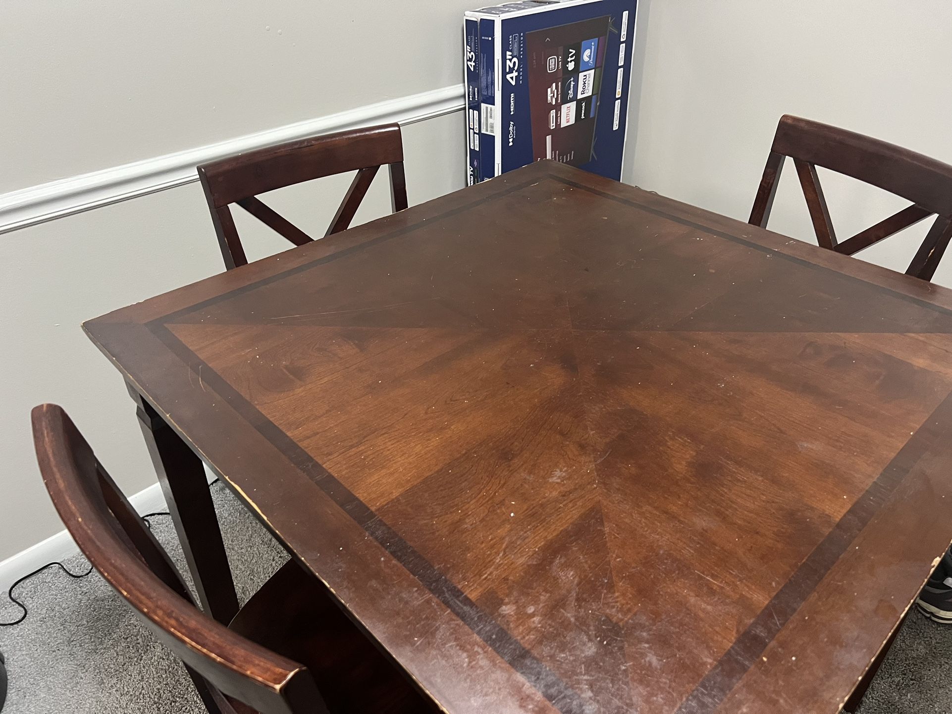 Dinning Table w/ 4 Chairs