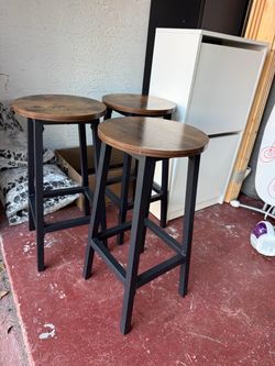 Set of 3 Bar Stools –
