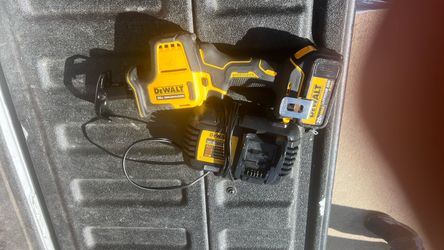 DeWalt 20V Brushless Reciprocating Saw with Battery and Charger