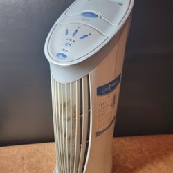 LifeWise Full-Size Ultra Air Purifier 63-1532 - Functional, Requires Cleaning